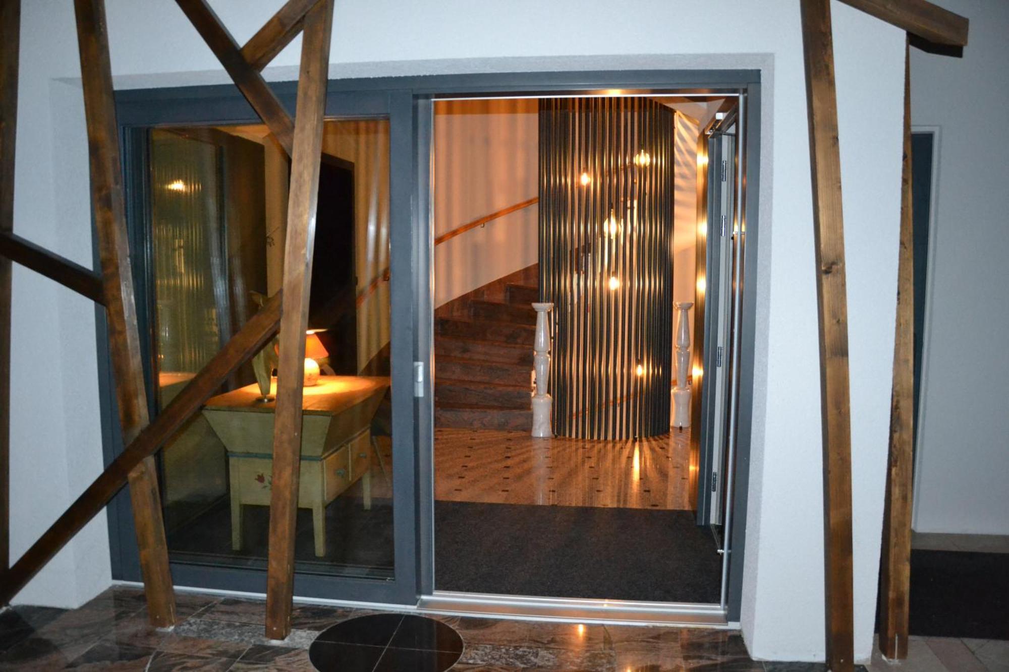 Hotel Rakar Trebnje Buitenkant foto