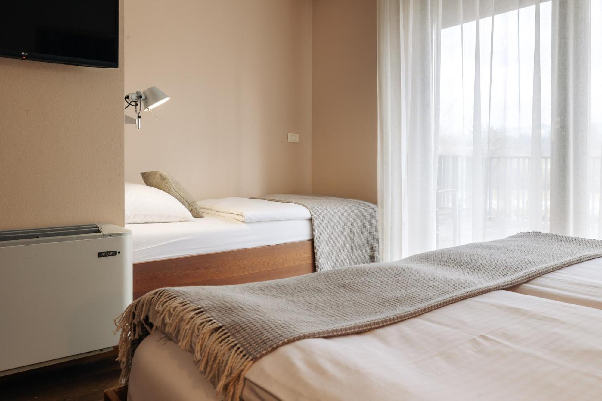 Hotel Rakar Trebnje Buitenkant foto